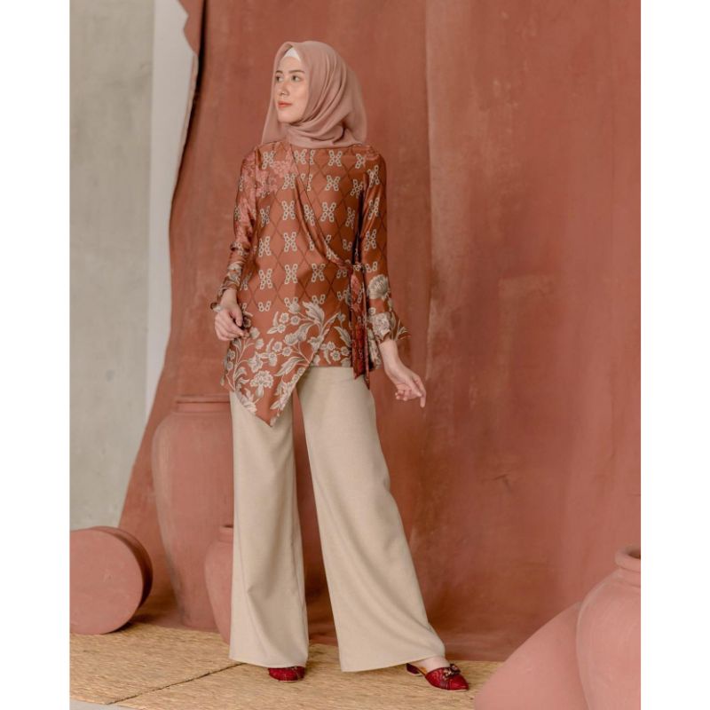 Preloved Wearing Klamby Sumbawa Blouse