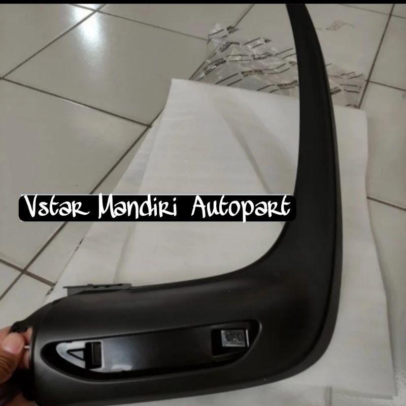 Garnish Reflektor Bumper Belakang Toyota Sienta