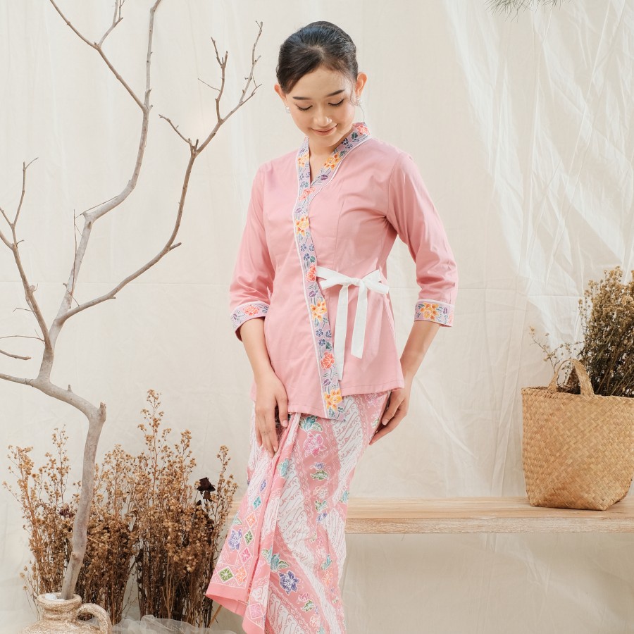 Kebaya Batik Kirana Lengan 7/8 Meradelima Katun Jepang Dusty Pink