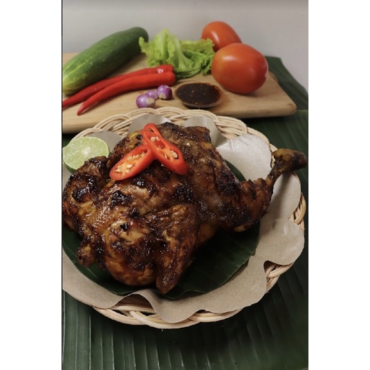 

ayam bakar satu ekor di jamin enak fresh baru di bakar