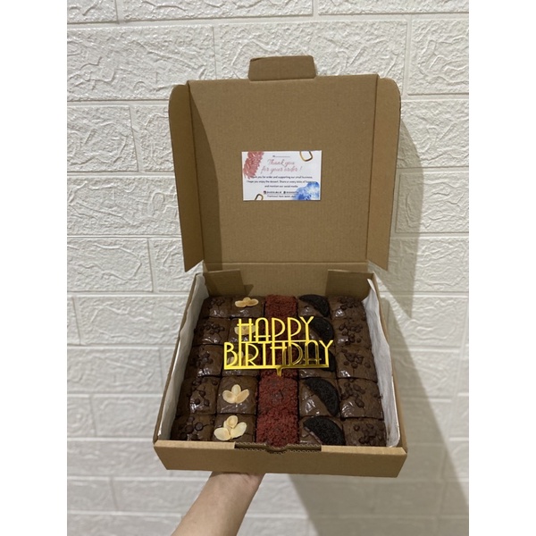Fudgy brownies classic | kado ulang tahun | kue ulang tahun | Brownies custom | Brownies sekat | kado natal | gift natal | hampers natal | brownies panggang