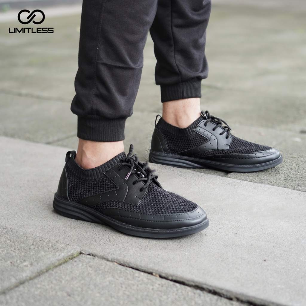 Sepatu Pria Full Black Casual Stylish Sneakers Cowok Keren Formal Original Sport Terbaru