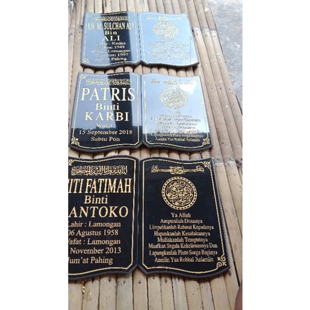 

Papan nama nisan