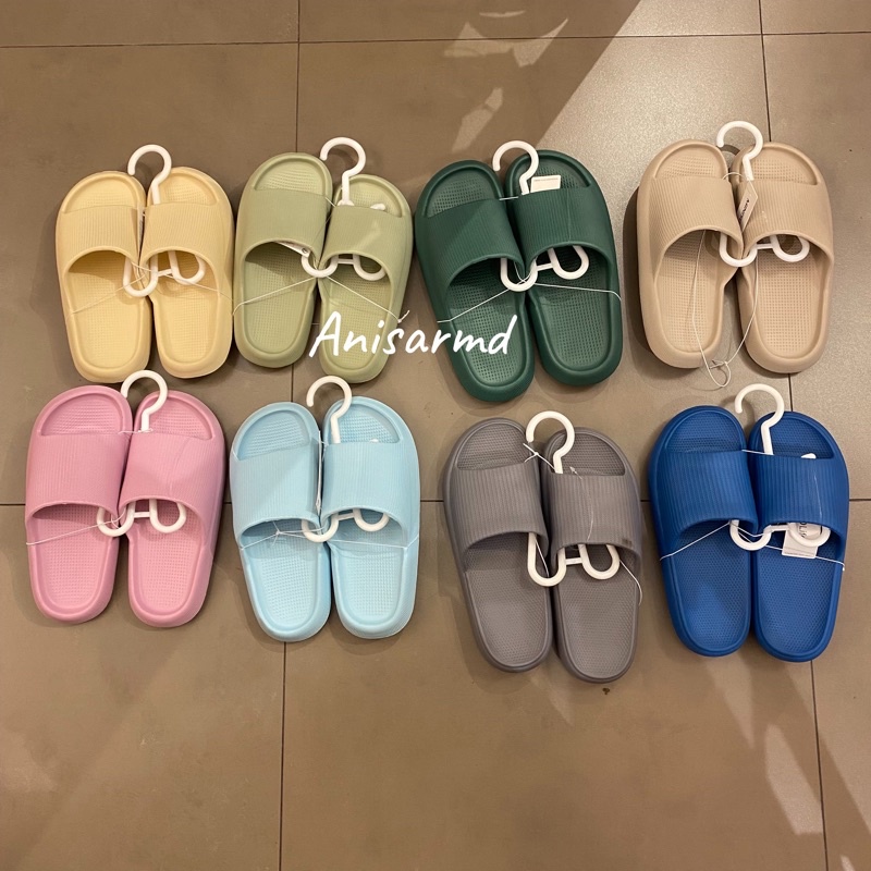 lightweight bathroom slippers / sandal selop miniso / sandal miniso