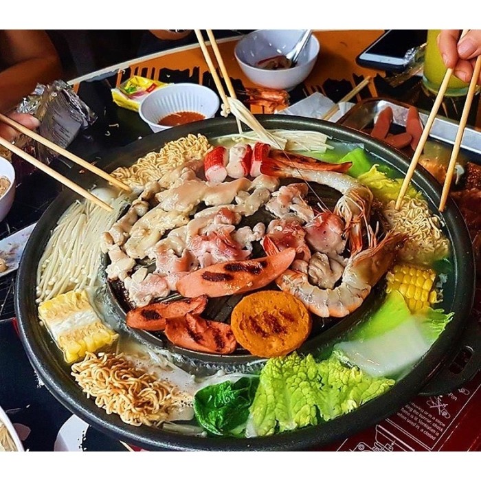 Bulgogi Pan Panci Steamboat BBQ Grill Kompor 2in1 Panggangan BBQ Korea Hotpot BBQ Kompor 2in1 Grill Pan Sukiyaki Pan