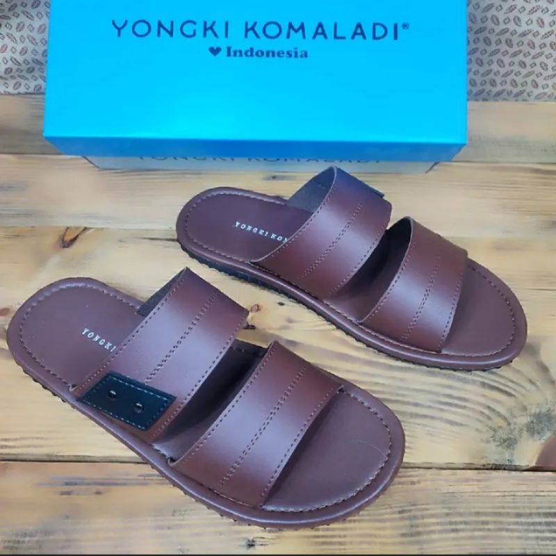 Sandal pria yongki komaladi.Sendal casual yongki komaladi