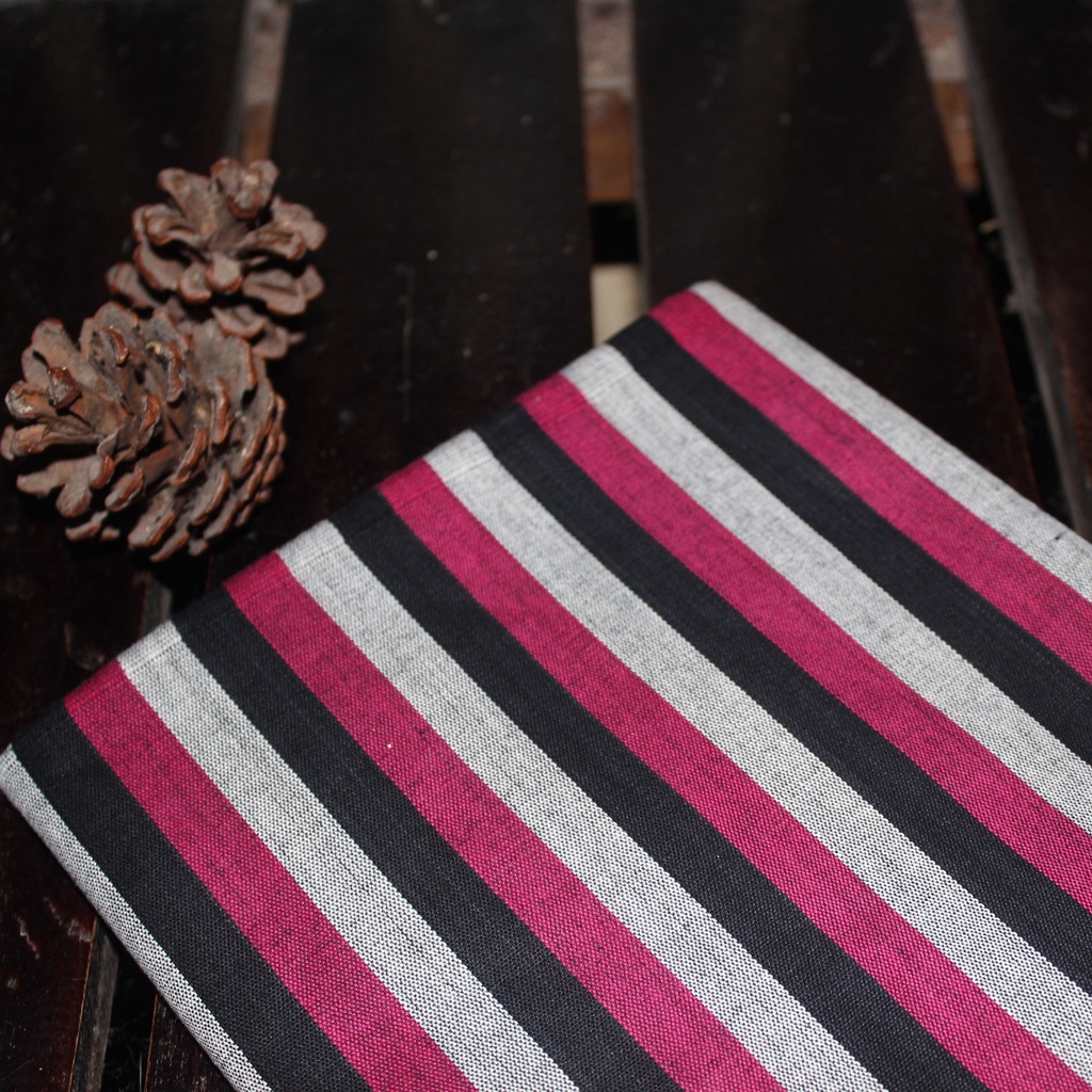 kain tenun lurik warna merah putih