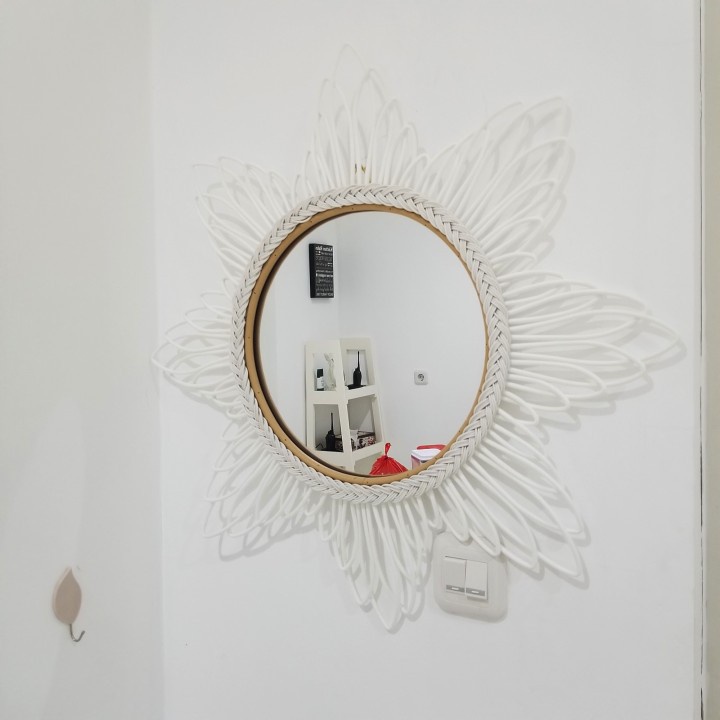 753 Kerajinan Tangan Rotan - Cermin Bunga Matahari Kecil - 62x62x5cm