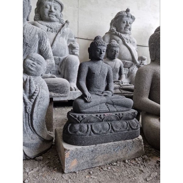 patung Buddha batu merapi