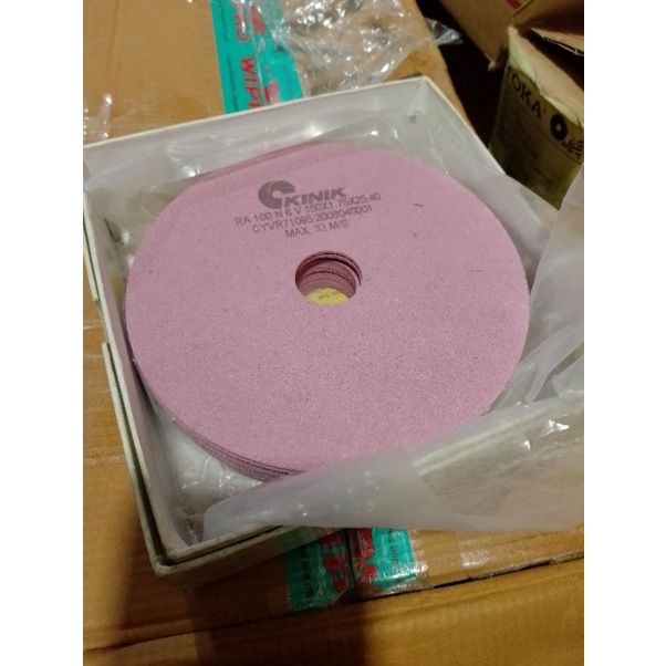 Batu Gerinda Kinik KINIK batu gerinda 6 inchsize : 150 x 1.75 x 25.40
grade : RA 100 N 6 V