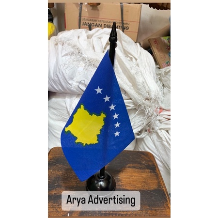 bendera negara KOSOVO+tiang kayu meja