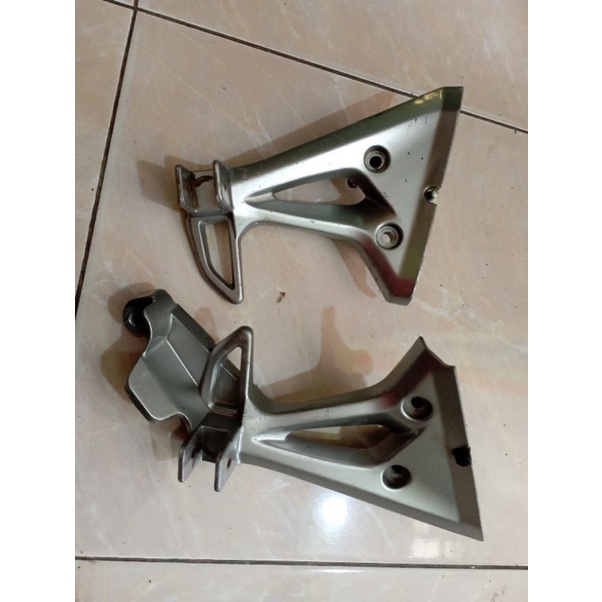 DUDUKAN FOOT STEEP BELAKANG HONDA BLAD NEW ORI K07