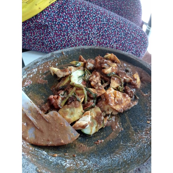 

Rujak Cingur Campur
