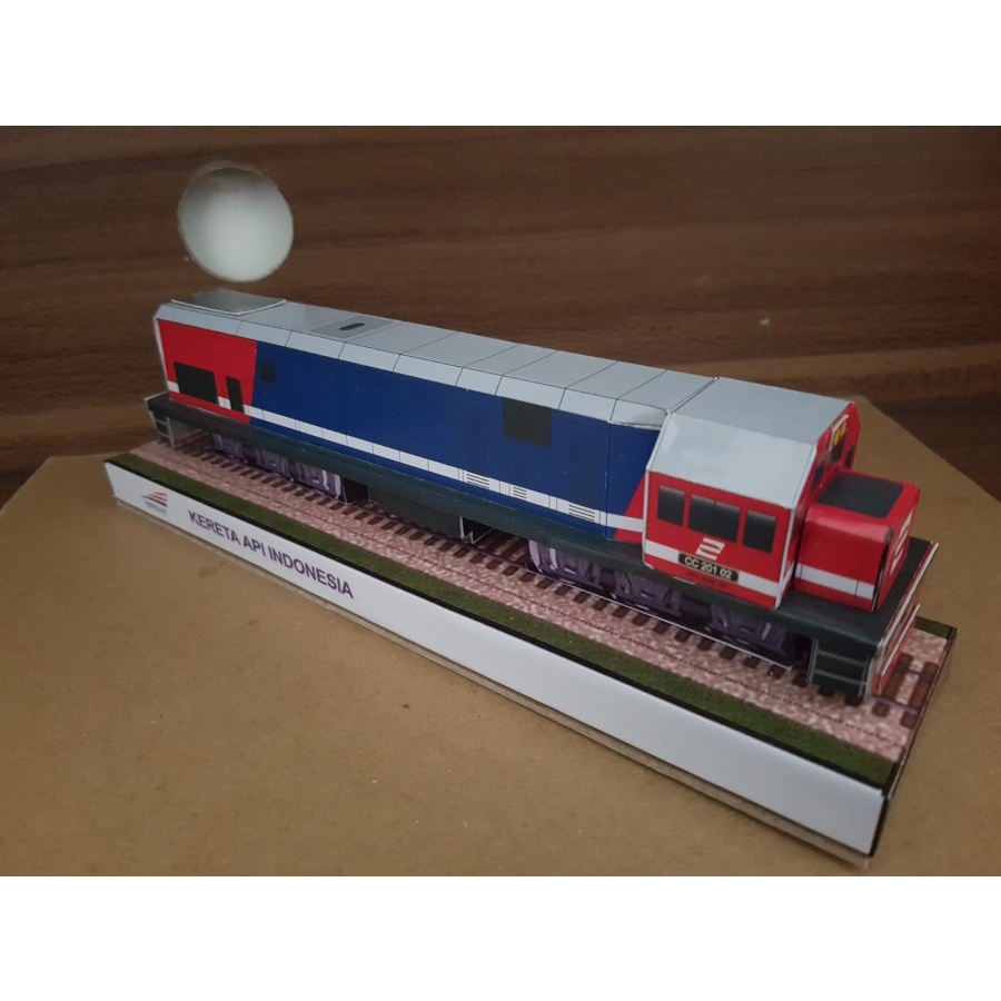 Miniatur papercraft Kereta api kertas CC201 merah biru