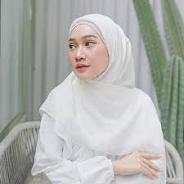 Kerudung Bella Square Segi empat Hijab Putih