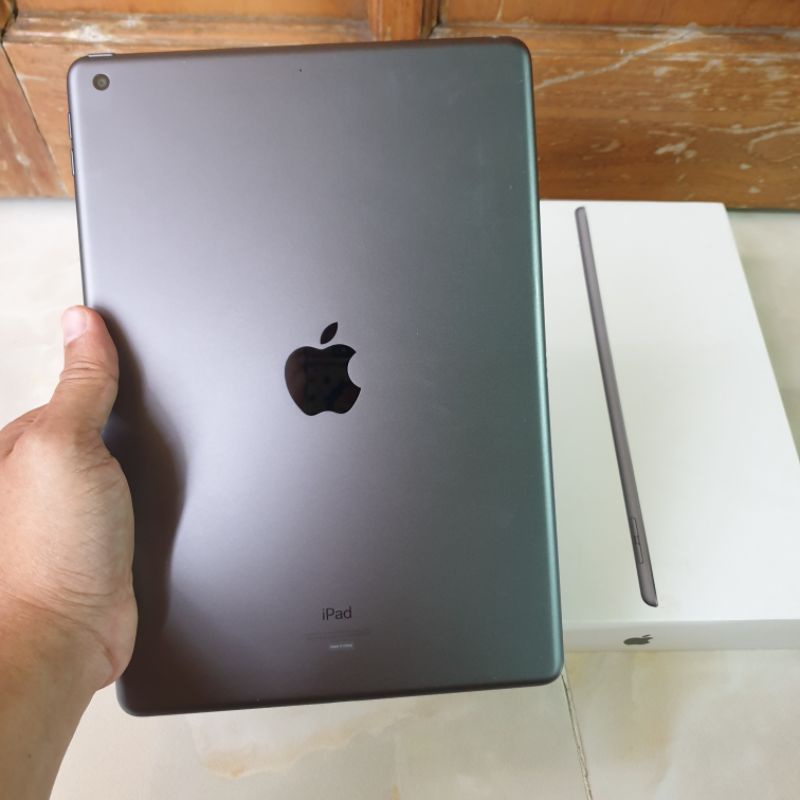 Ipad 8 32gb wifi only mulus dan lengkap