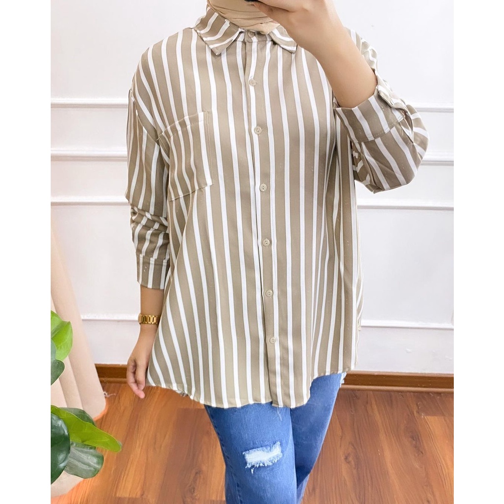 Kemeja Saja Dissy Salur Oversize Model Belakang Belah Bahan Syakila Premium Setrip