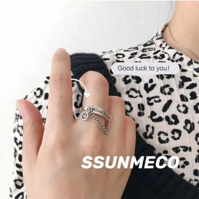 2pcs / Set Cincin Desain Smiley Bahan Metal Gaya Hip Hop Untuk Wanita