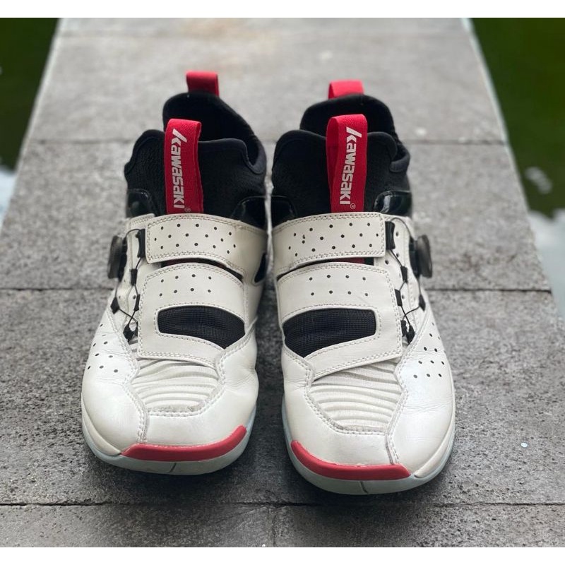 Sepatu Badminton Kawasaki Air BOA K560 Super Solid