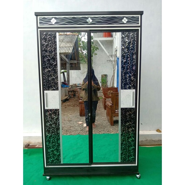 Lemari pakaian 2pintu/Lemari pakaian aluminium2pintu.lemari terbuat dari aluminium dan kaca yang dil