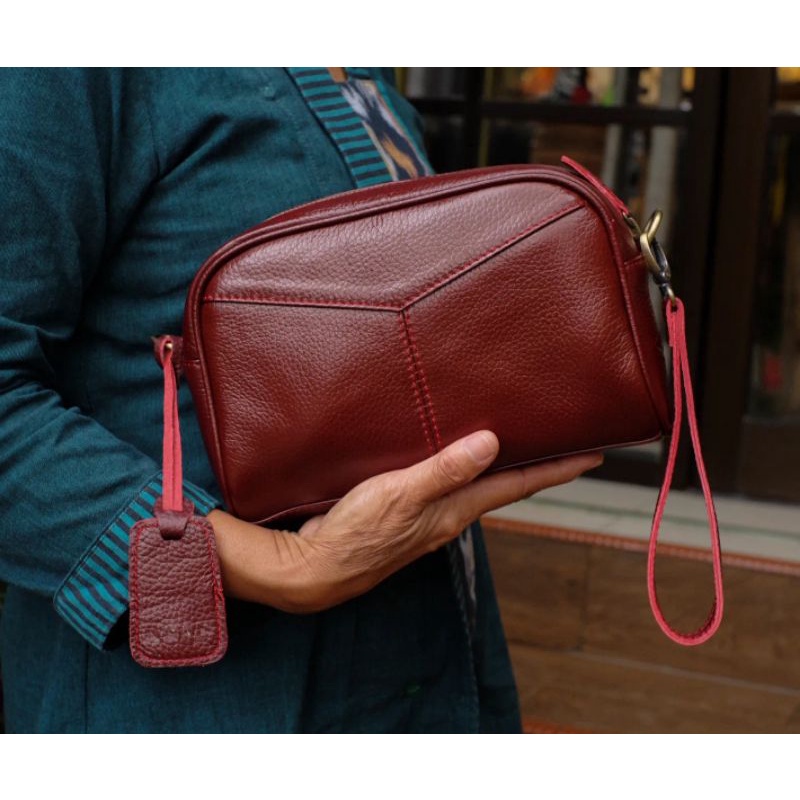 Tas Selempang Wanita Sling Bag Maudy Kulit Sapi Asli Bahan Jenis Krom Leather Terbaru Kain Lurik Tradisional Tali Panjang Adjustable Tali Pendek Kekinian Original