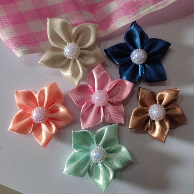 

aplikasi bunga bintang pita satin