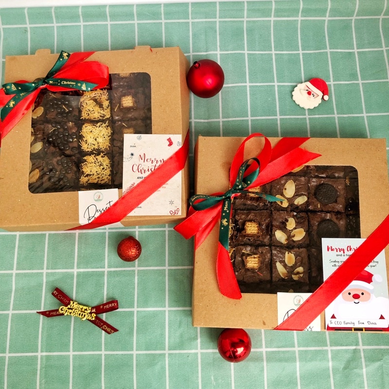 

Chrismas Hampers Brownies FREE TOPPING by dessert mboiss