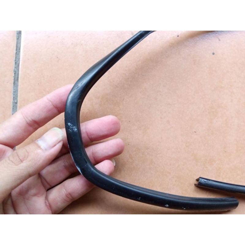 Karet List Visor Helm KYT C4/C5