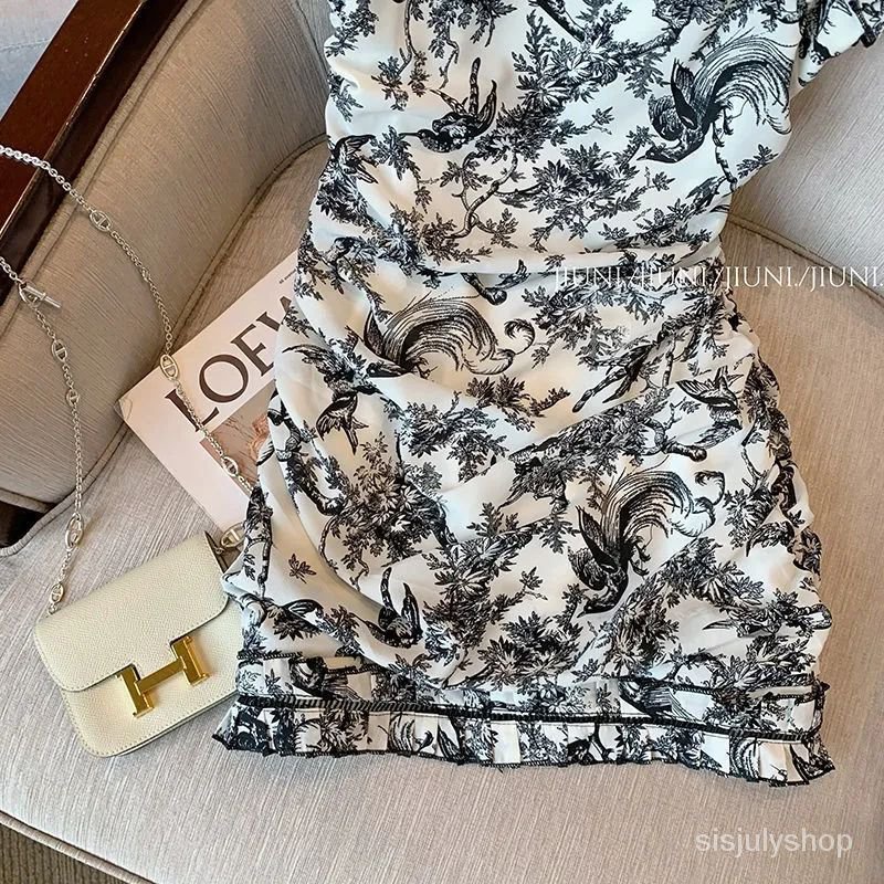 Gaun halter bunga segar hitam dan putih wanita yang indah dan indah gaya Prancis baru gaun fashion t