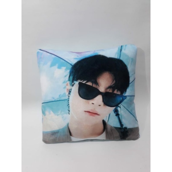 Bantal Hwang In Yeop.