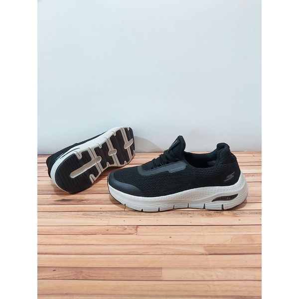 SKECHERS ARCH FIT VISTA / Sepatu Skechers Pria / Sepatu Skechers Arch Fit Vista Man