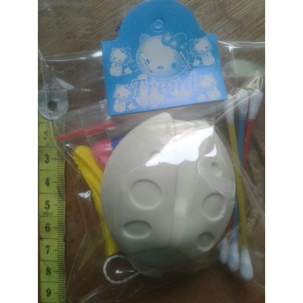 Patung gipsum putih