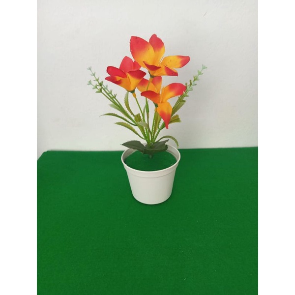 bunga hiasan meja ruang tamu dan kantor lengkap dengan pot
