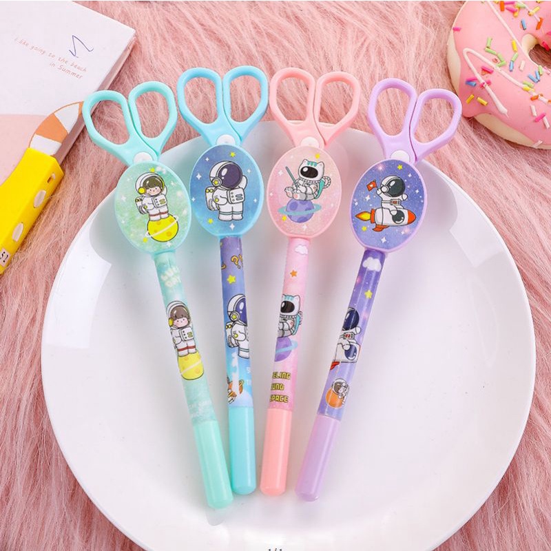 

Dalingshop Pen Gel / PULPEN GEL BT21 + GANTUNGAN UNIK LUCU BT21 / PEN BT21 / PEN SQUID GAME + GANTUNGAN BONEKA GOYANG / PULPEN SQUID GAME / PEN