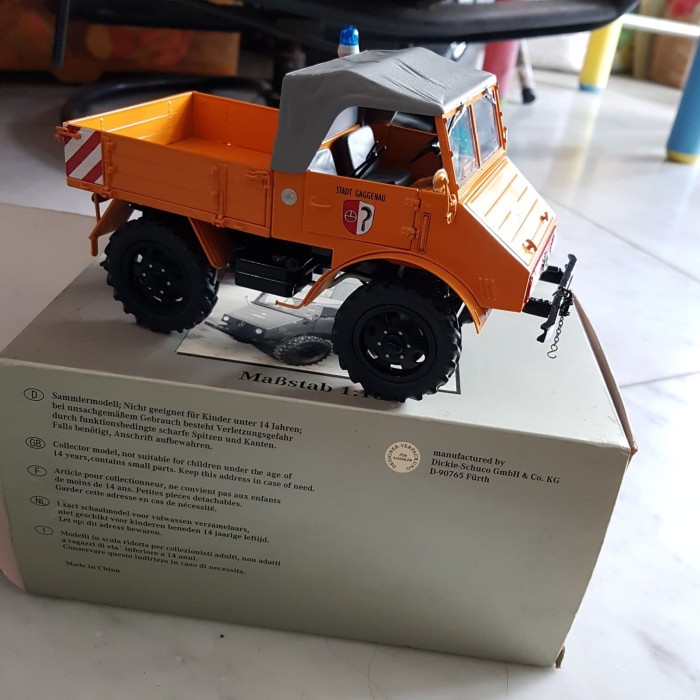 Schuco Mercedes Benz Unimog 401 Classic Collection