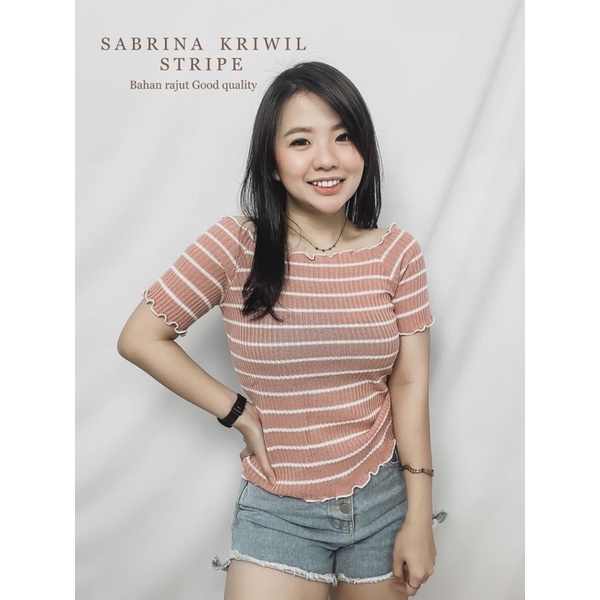 BAJU SABRINA RAJUT CEWEK KRIWIL ATASAN WANITA FASHION MOTIF STRIPE LENGAN PENDEK