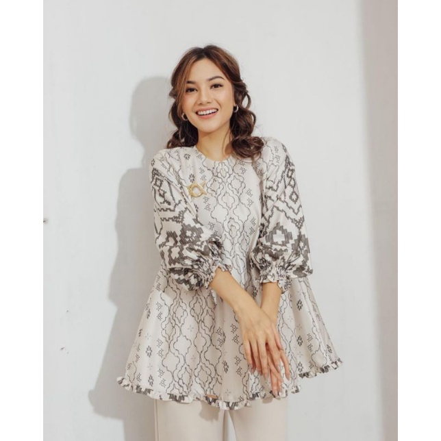 Preloved Cika Blouse By Wearing Klamby