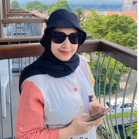 Hijab Segi Empat Bella Square Topi bucket