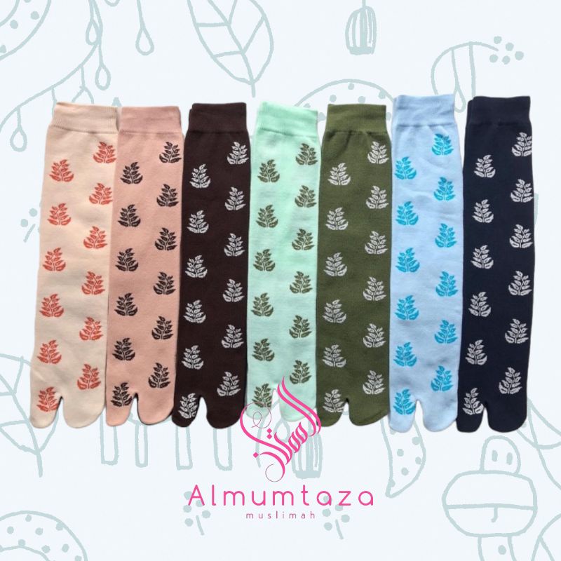 kaos kaki motif dedaunan