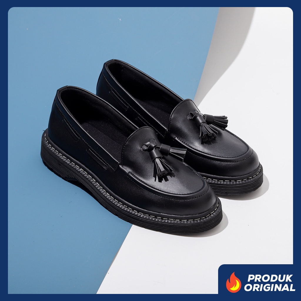 LEON BLACK ORIGINAL x LVNATICA Sepatu Loafers Hitam Pria Slip On Formal Casual Kerja Kantor Slop Resmi Kantoran Pesta Wedding Kondangan Nikah Selop Jalan Santai Hangout Kuliah Modern Penny Loafer Semi Kulit Premium Footwear Keren Terbaru Kekinian Branded
