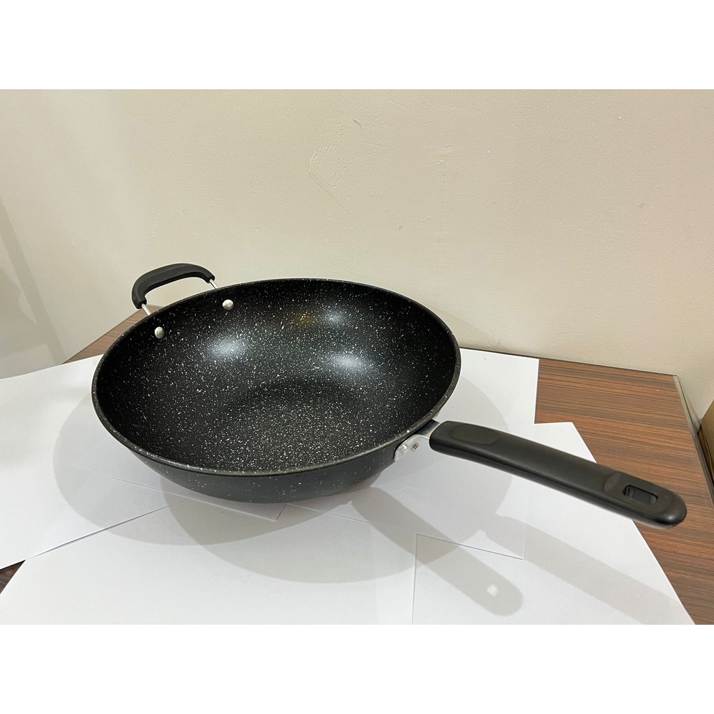 WAJAN ENAMEL GSF UK 32CM ANTI LENGKET DILENGKAPI HANDLE YANG ANTI PANAS