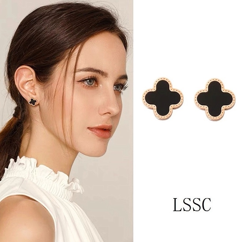 Anting Tusuk Titanium Bunga Clover Keberuntungan Anti Karat Emas 18K Perhiasan Wanita Fashion Korea