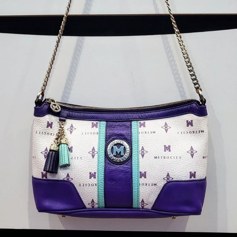 Preloved metrocity sling bag original