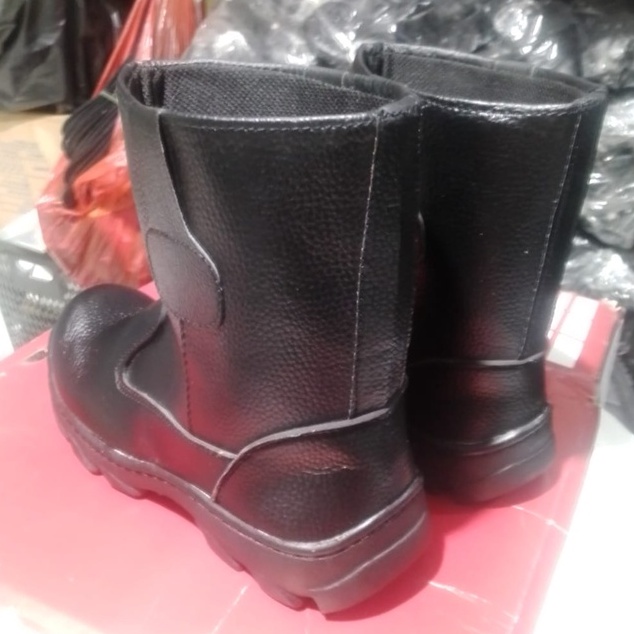 sepatu safety pelindung sepatu kerja