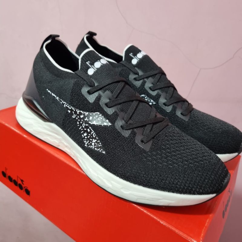 Sepatu Pria Diadora Currado Black Original