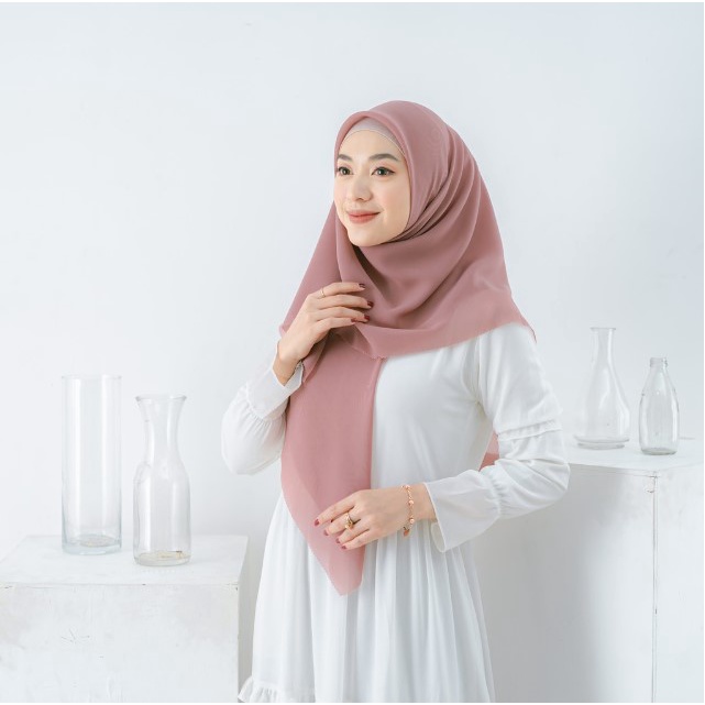 Kerudung Segi Empat Bella Square Laser Cut Jilbab Murah Segiempat Paris Polos Premium - MyOutfit Hijab Best