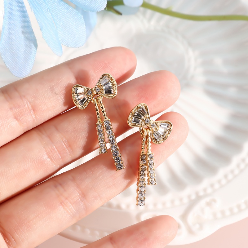 1pasang Busur Panjang Anting Drop Earrings Harian Korea Fashion INS Gaya Berlian Imitasi Populer Full Berlian Ikatan Simpul Earrings Indah Elegan Mengkilap Peri Perhiasan Untuk Wanita Perempuan