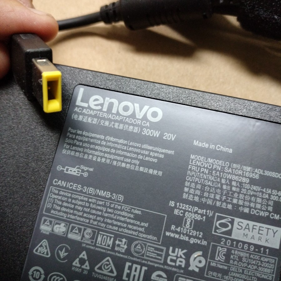 Adaptor Charger Lenovo Legion Gaming 20V 15A 300W USB Tip Square Mouth