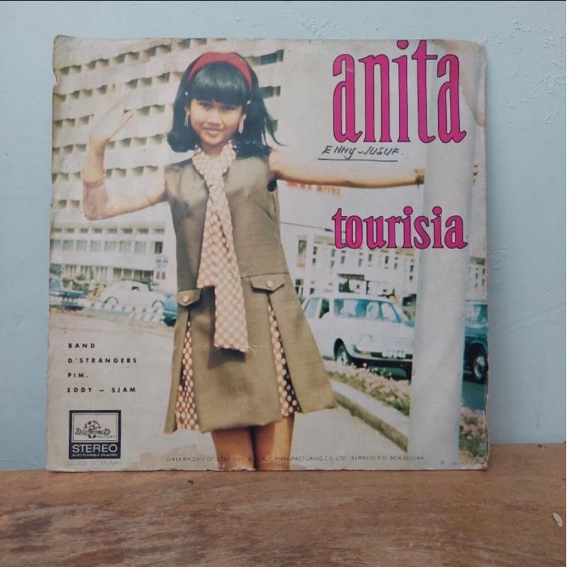 Vinyl Piringan Hitam 12 inch Anita Tourisia