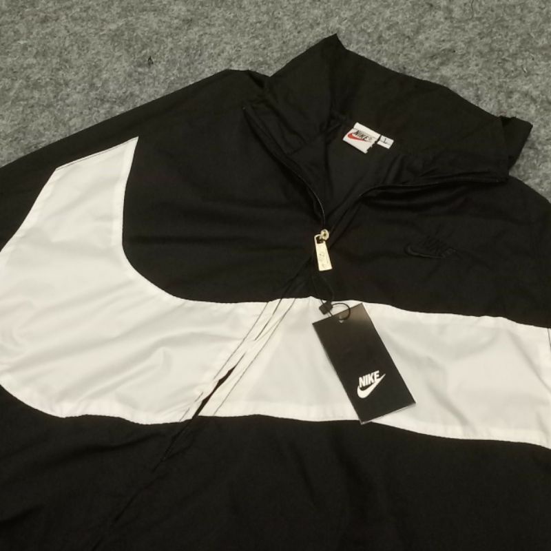ASTROB.ID -JAKET ZIPER NIKE WINDBREAKERS BIG LOGO SWOSH ORIGINAL PREMIUM FULL TAG LEBEL/JAKET ZIPER PRIA WANITA NIKE VINTAGE FULL TAG LEBEL